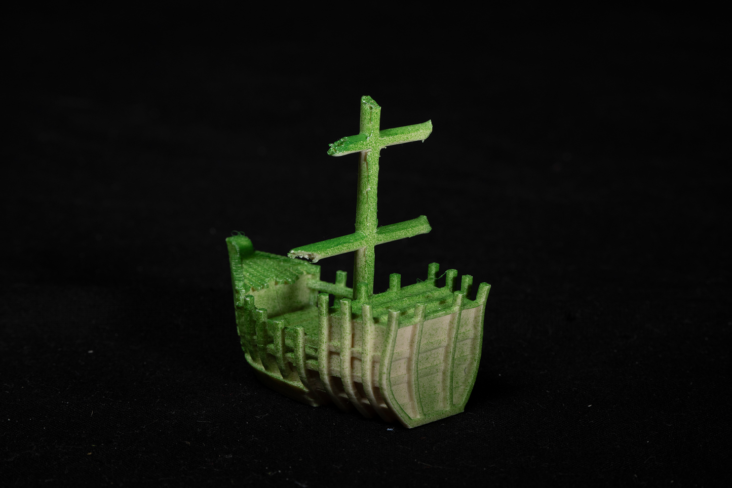 ⚓🪵 Posebna ladja: Razbitina ladje