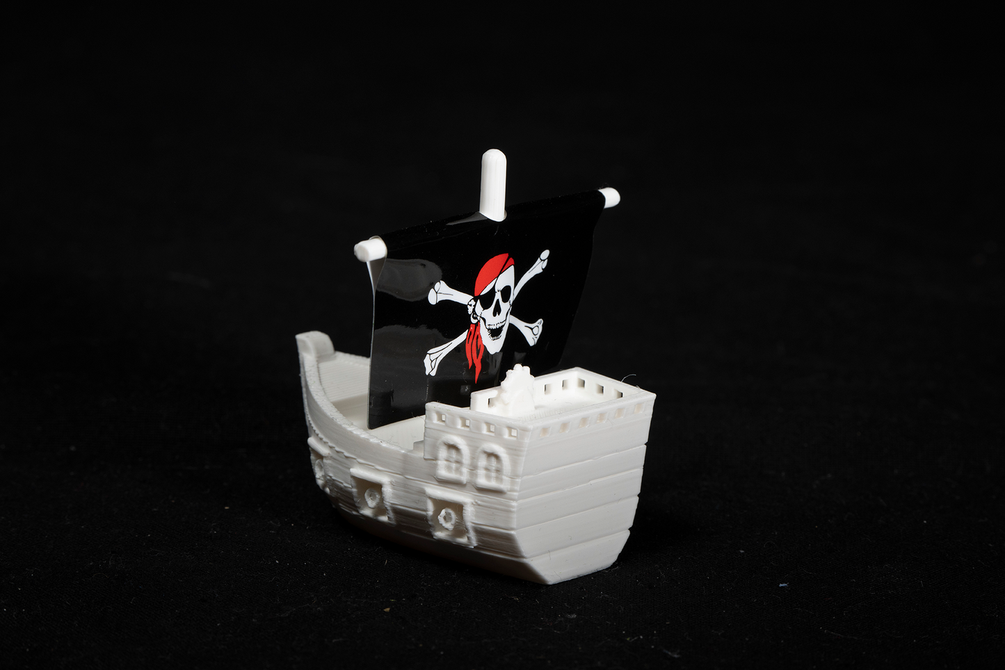 🏴‍☠️⚡ Posebna ladja: Piratska ladja